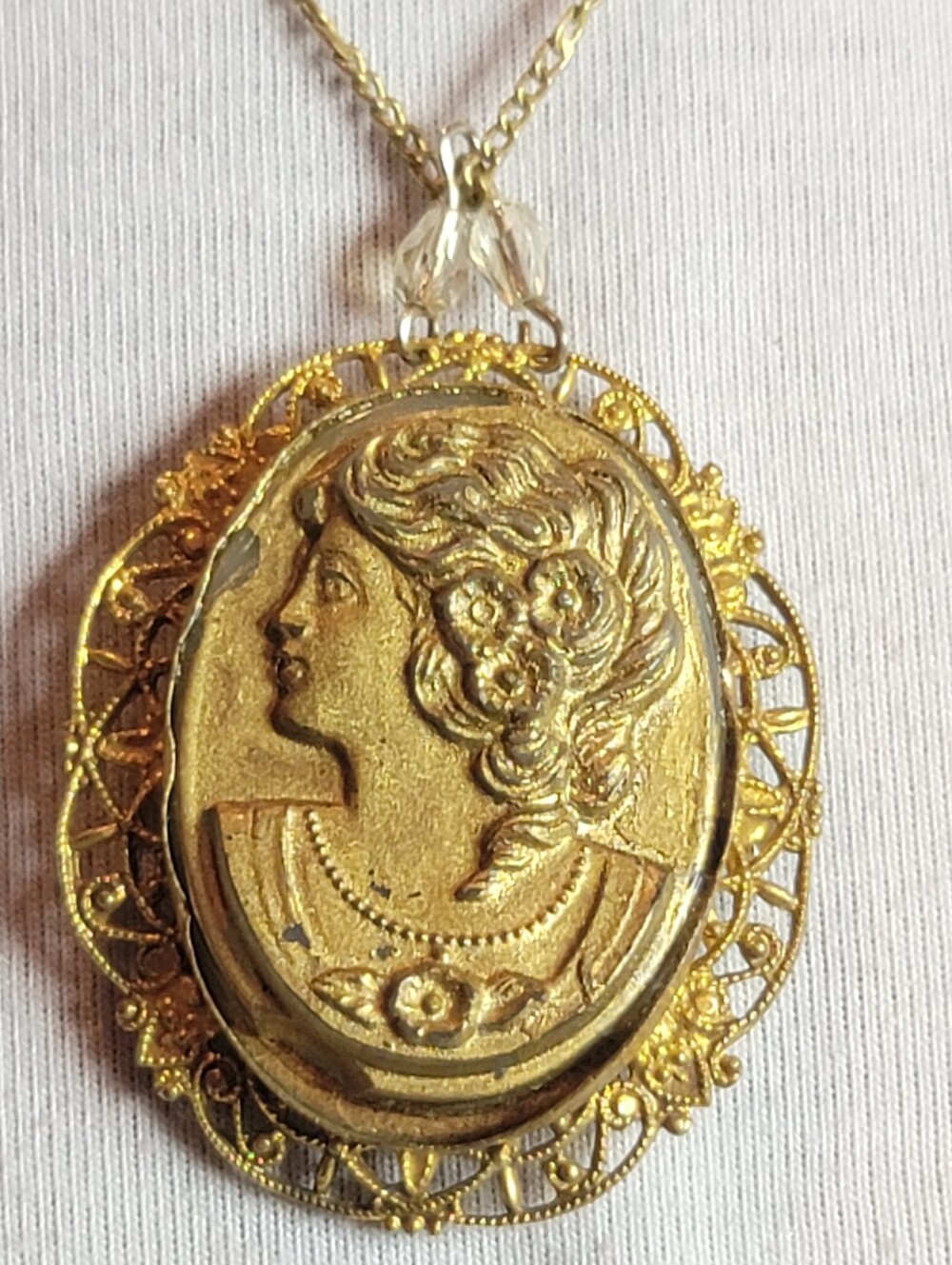 Vintage Goldtone Guild Glass Left Facing Cameo Brooch Pendant Necklace
